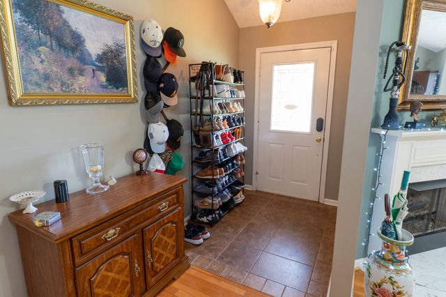 233 Lone Oak Dr, White House, TN 37188