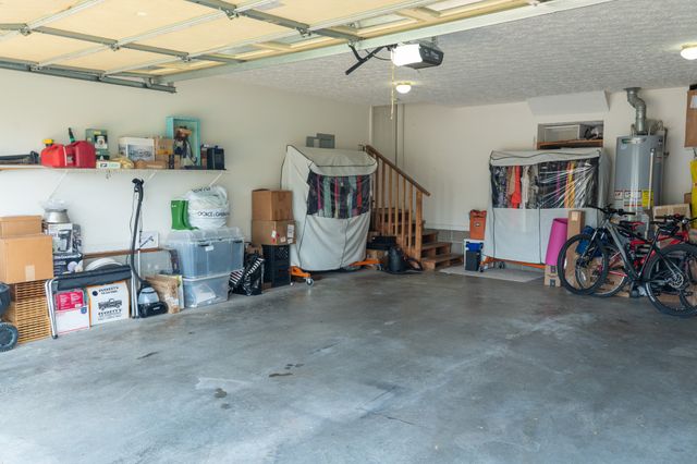 233 Lone Oak Dr, White House, TN 37188