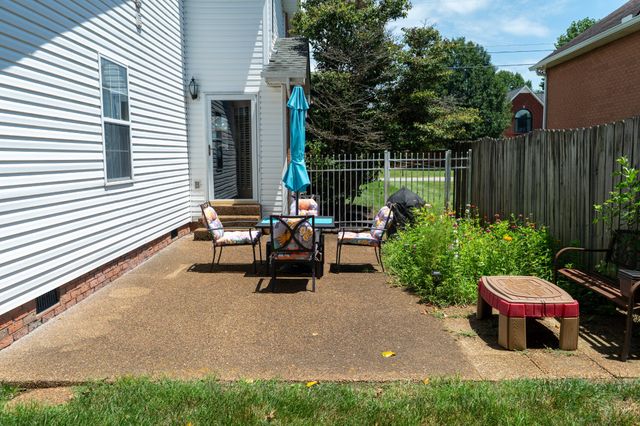 233 Lone Oak Dr, White House, TN 37188