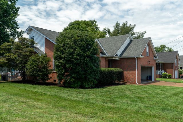 233 Lone Oak Dr, White House, TN 37188