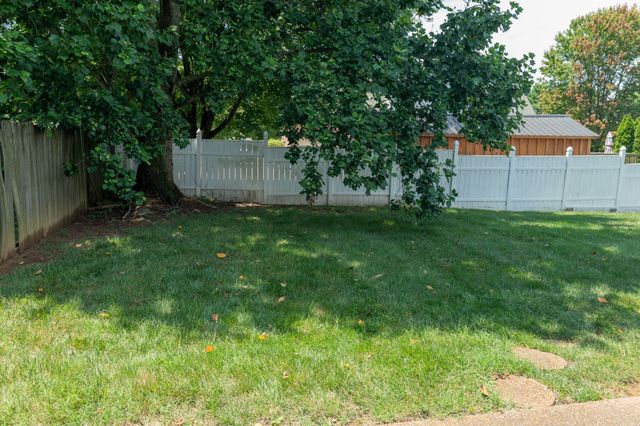 233 Lone Oak Dr, White House, TN 37188