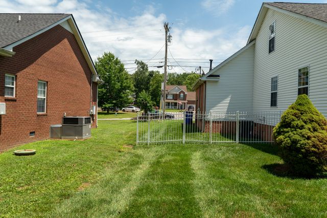 233 Lone Oak Dr, White House, TN 37188