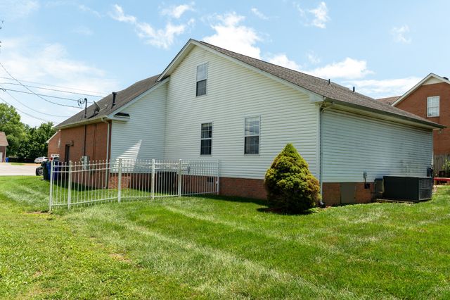 233 Lone Oak Dr, White House, TN 37188