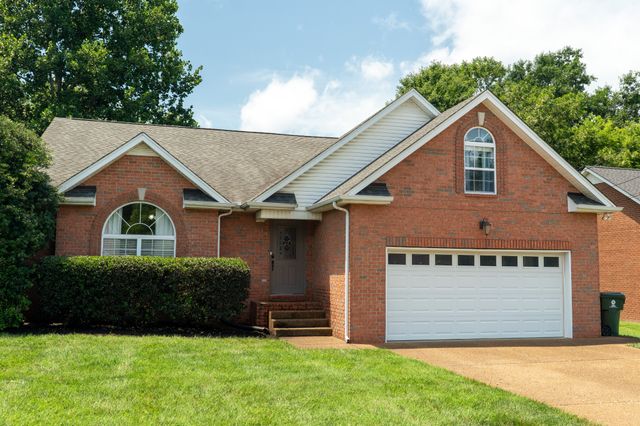 233 Lone Oak Dr, White House, TN 37188