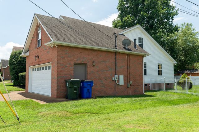 233 Lone Oak Dr, White House, TN 37188
