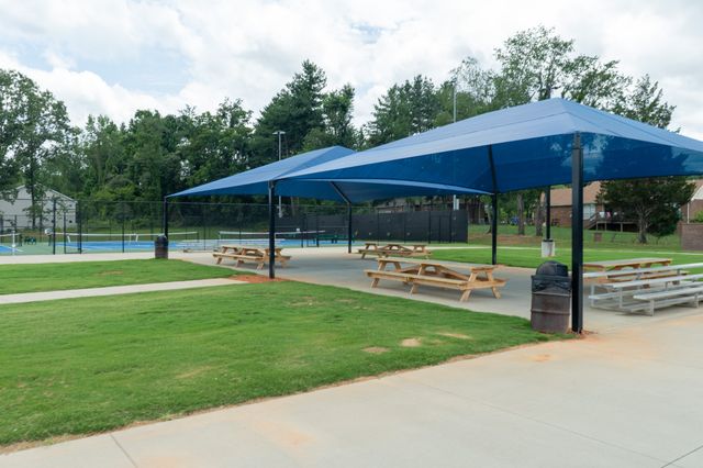 233 Lone Oak Dr, White House, TN 37188