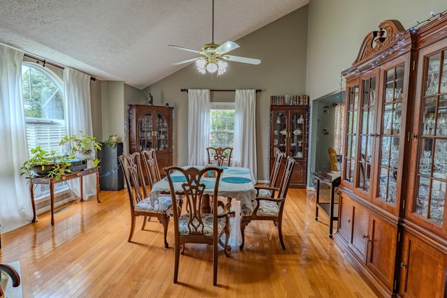 233 Lone Oak Dr, White House, TN 37188