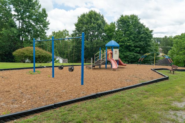 233 Lone Oak Dr, White House, TN 37188
