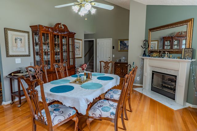 233 Lone Oak Dr, White House, TN 37188