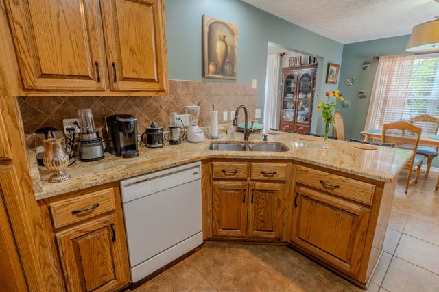 233 Lone Oak Dr, White House, TN 37188