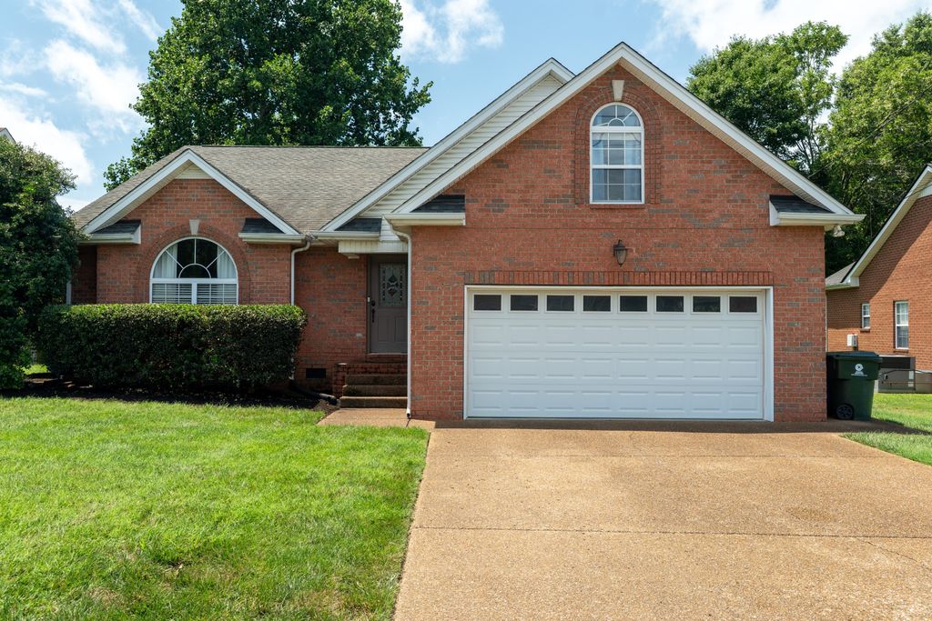 233 Lone Oak Dr, White House, TN 37188