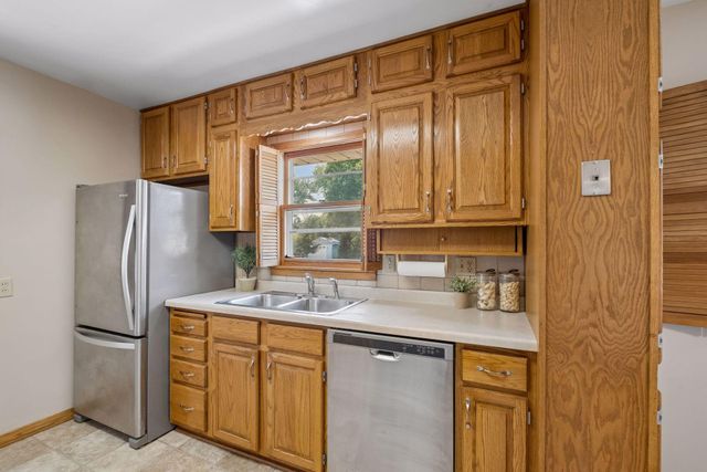 1171 Shryer Avenue W, Roseville, MN 55113