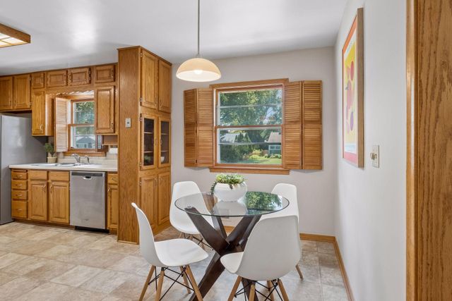 1171 Shryer Avenue W, Roseville, MN 55113