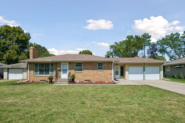 1171 Shryer Avenue W, Roseville, MN 55113