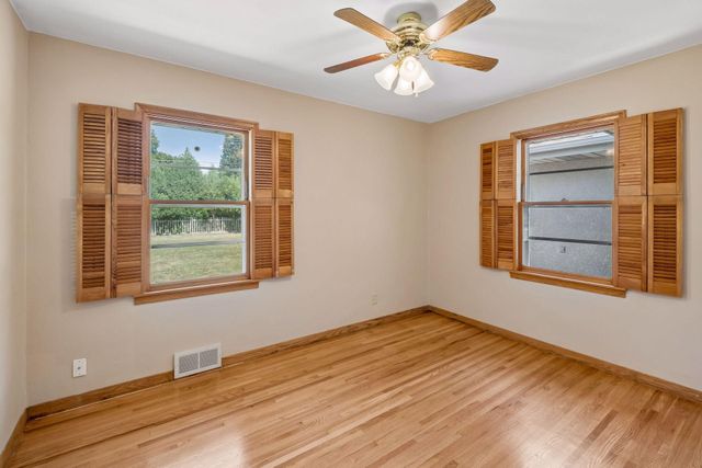 1171 Shryer Avenue W, Roseville, MN 55113