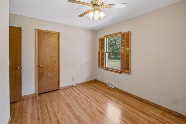 1171 Shryer Avenue W, Roseville, MN 55113