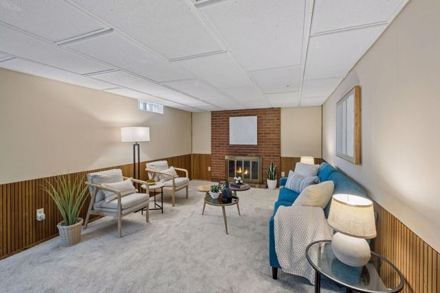 1171 Shryer Avenue W, Roseville, MN 55113