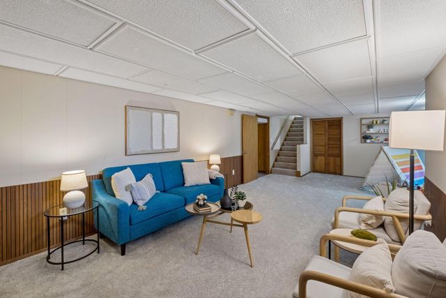1171 Shryer Avenue W, Roseville, MN 55113