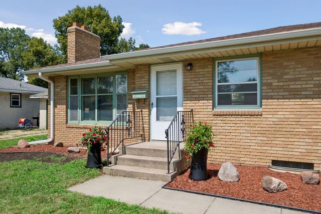 1171 Shryer Avenue W, Roseville, MN 55113