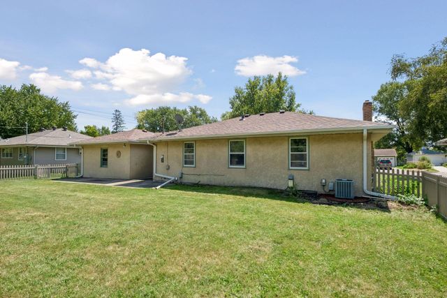 1171 Shryer Avenue W, Roseville, MN 55113