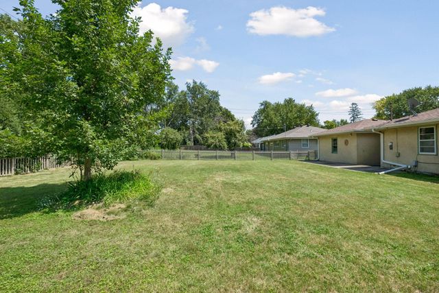 1171 Shryer Avenue W, Roseville, MN 55113