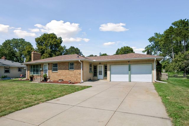 1171 Shryer Avenue W, Roseville, MN 55113