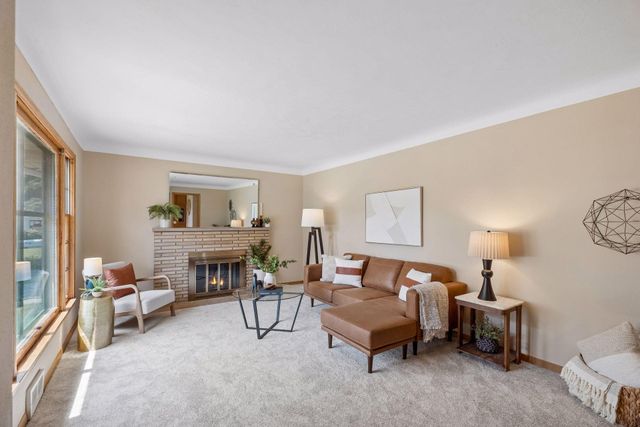 1171 Shryer Avenue W, Roseville, MN 55113