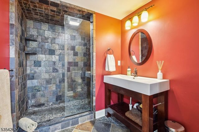 55 Rotary Dr, Summit City, NJ 07901