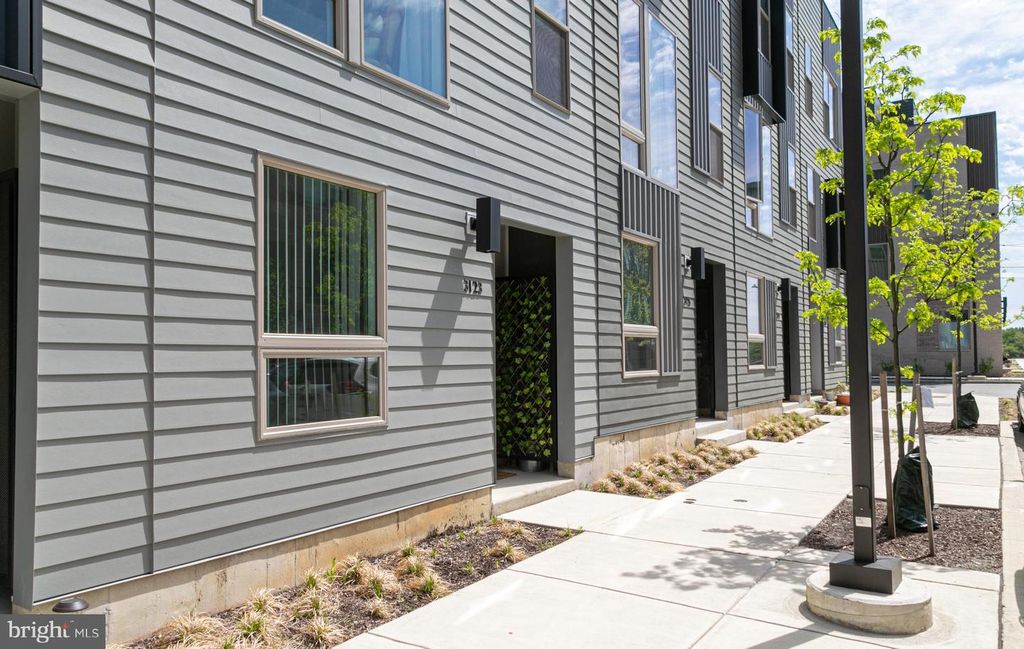 3123 BEACHVIEW LN, Philadelphia, PA 19125