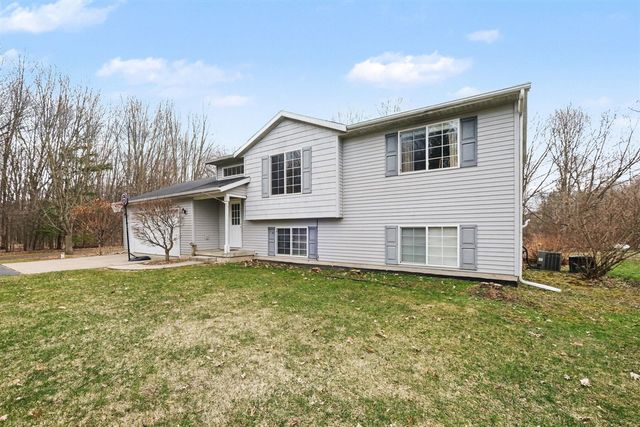 7460 15 Mile Road, Cedar Springs, MI 49319