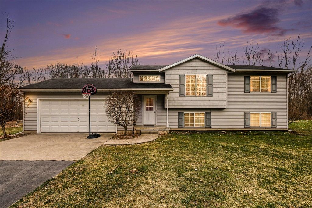 7460 15 Mile Road, Cedar Springs, MI 49319