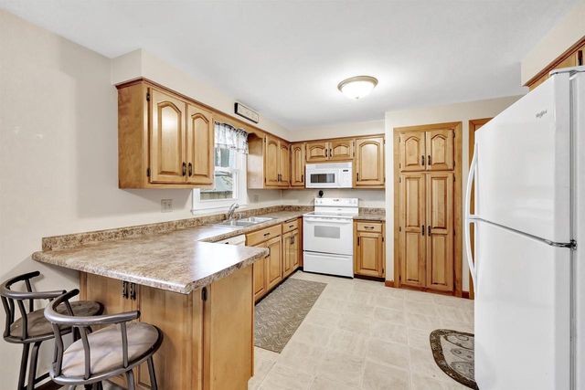 1549 FOELLER DRIVE, Green Bay, WI 54302