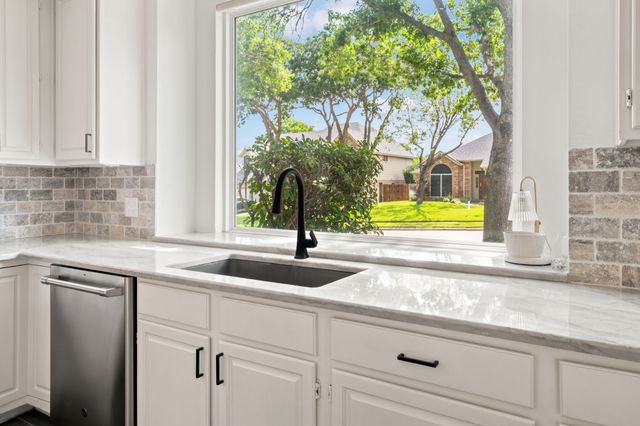 3201 Shady Glen Drive, Grapevine, TX 76051