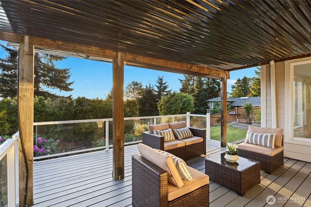 5525 Highland Drive, Bellevue, WA 98006
