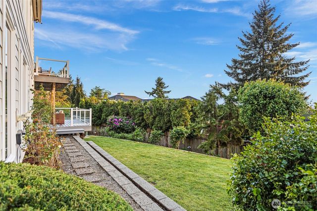 5525 Highland Drive, Bellevue, WA 98006