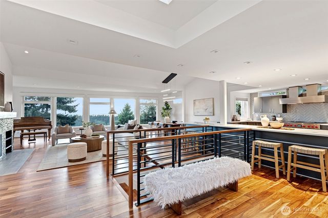 5525 Highland Drive, Bellevue, WA 98006