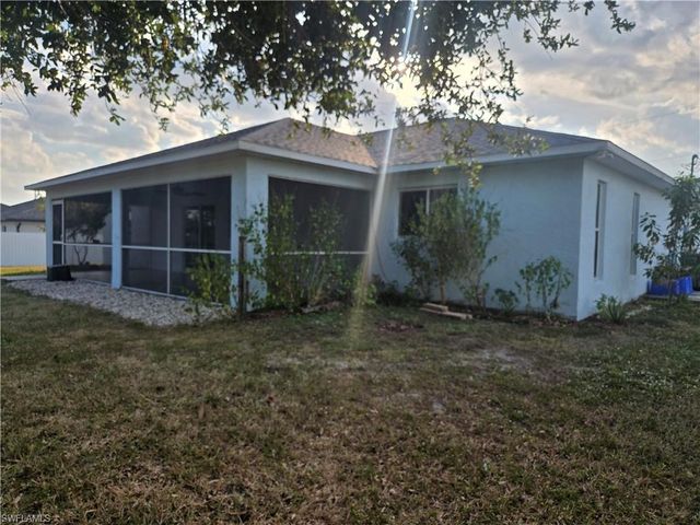 301 SW 14th PL, Cape Coral, FL 33991