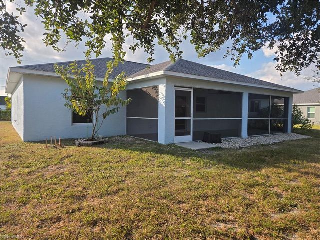 301 SW 14th PL, Cape Coral, FL 33991