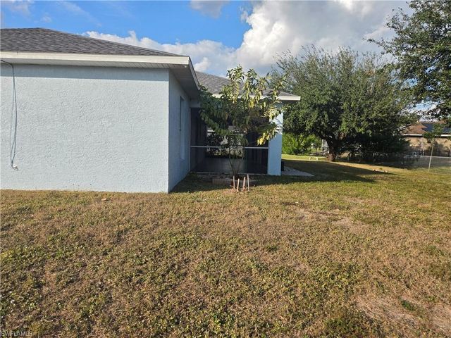 301 SW 14th PL, Cape Coral, FL 33991