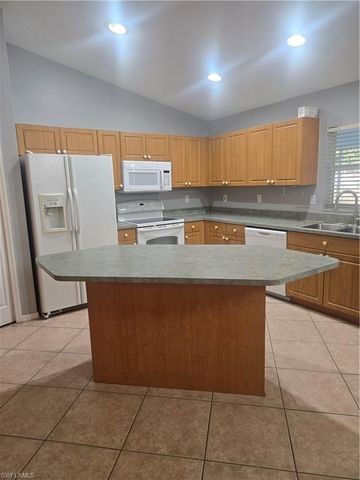 301 SW 14th PL, Cape Coral, FL 33991