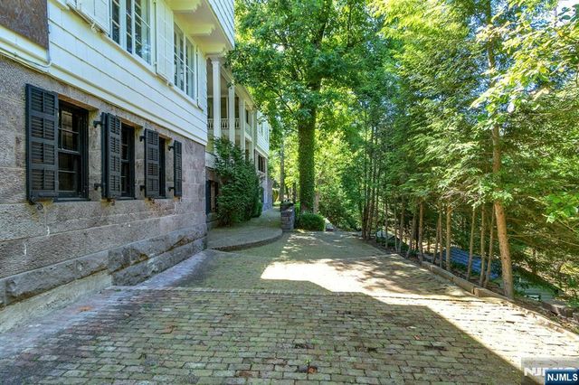 9 E Saddle River Road, Saddle River, NJ 07458