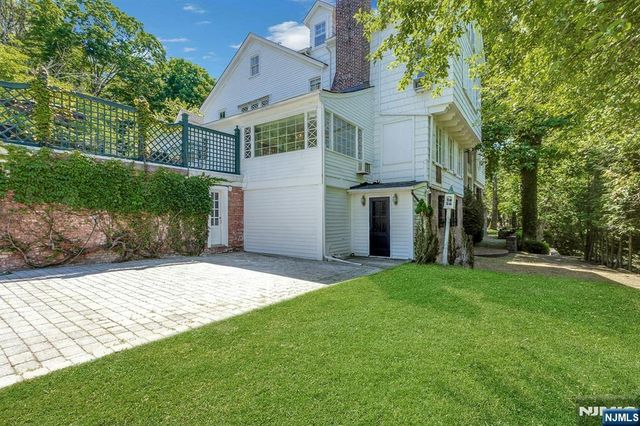 9 E Saddle River Road, Saddle River, NJ 07458