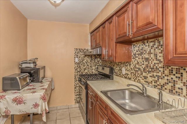 8950 Pontiac Street, Queens Village, NY 11427