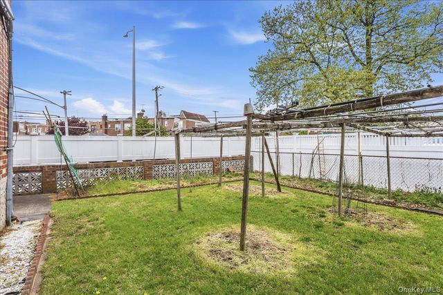 8950 Pontiac Street, Queens Village, NY 11427