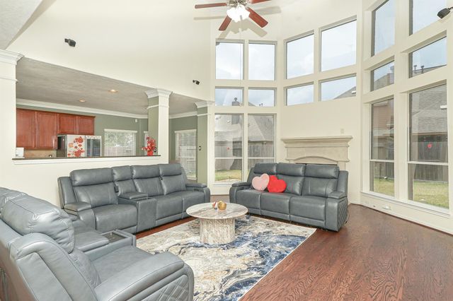1904 Keswick Court, Pearland, TX 77581