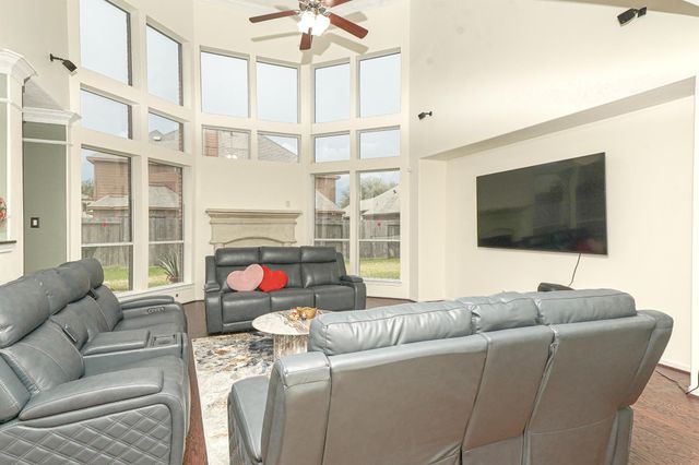 1904 Keswick Court, Pearland, TX 77581