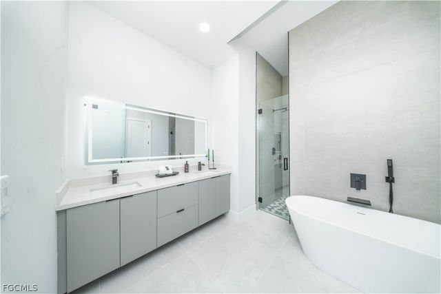 3516 NW 9th TER, Cape Coral, FL 33993