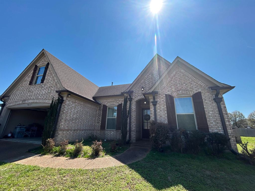 9067 OAKVALE CV, Cordova, TN 38016