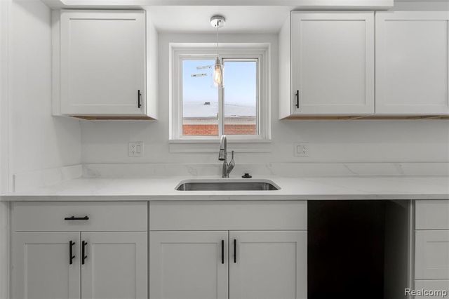 8932 Wormer, Redford, MI 48239