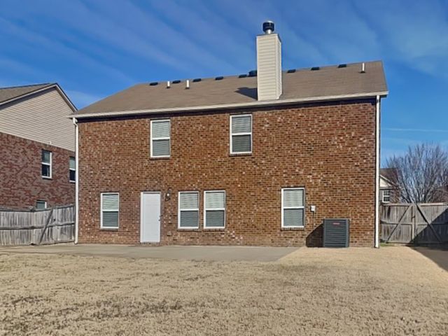 1031 Fulman Rd, Hendersonville, TN 37075